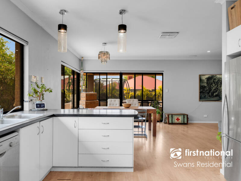 10 Octagon Gardens, AVELEY, WA 6069 AUS