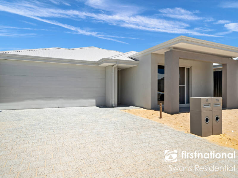 17 Pinarello Street, MADORA BAY, WA 6210 AUS