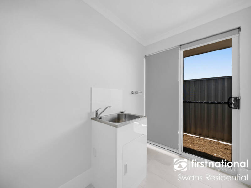 17 Pinarello Street, MADORA BAY, WA 6210 AUS