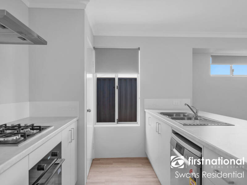 17 Pinarello Street, MADORA BAY, WA 6210 AUS