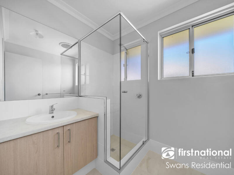 17 Pinarello Street, MADORA BAY, WA 6210 AUS