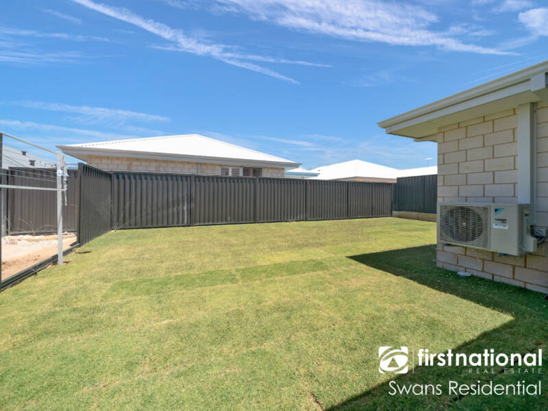 17 Pinarello Street, MADORA BAY, WA 6210 AUS